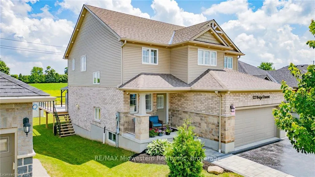 Photo 5 of 122 Bridge Crescent, Minto — HOMEH