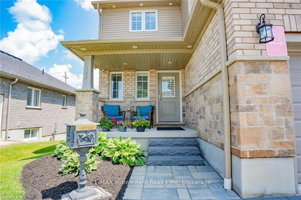 Photo 6 of 122 Bridge Crescent, Minto — HOMEH
