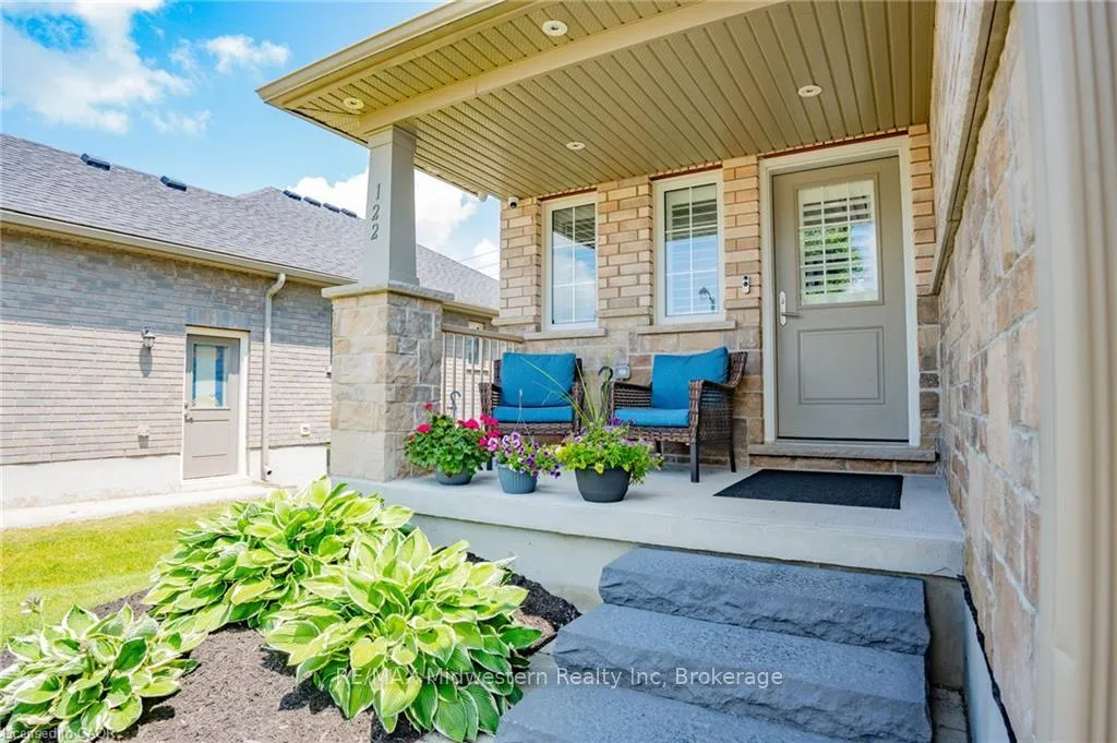 Photo 7 of 122 Bridge Crescent, Minto — HOMEH