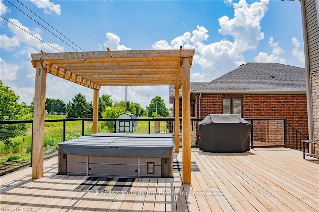 Photo 13 of 122 Bridge Crescent, Minto — HOMEH