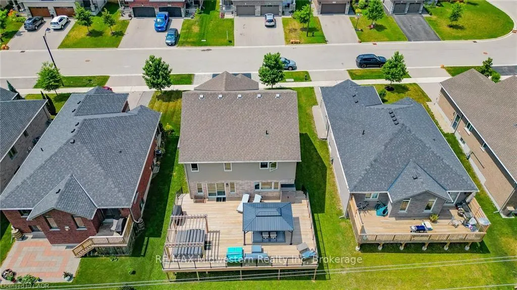 Photo 16 of 122 Bridge Crescent, Minto — HOMEH
