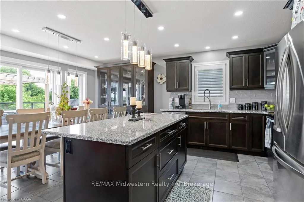 Photo 21 of 122 Bridge Crescent, Minto — HOMEH
