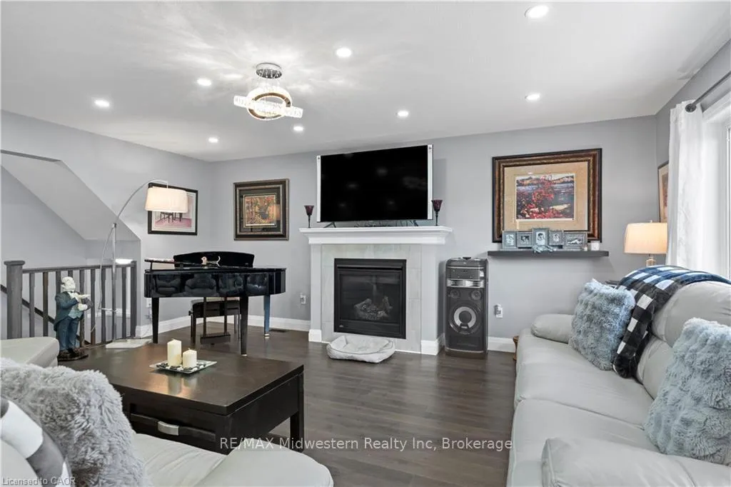 Photo 23 of 122 Bridge Crescent, Minto — HOMEH