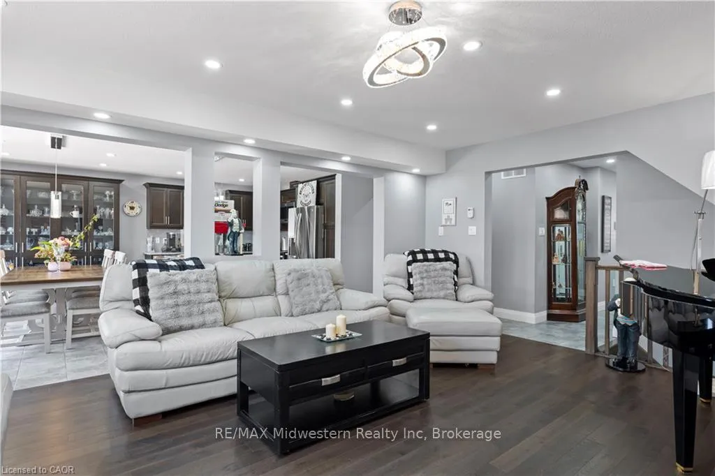 Photo 24 of 122 Bridge Crescent, Minto — HOMEH