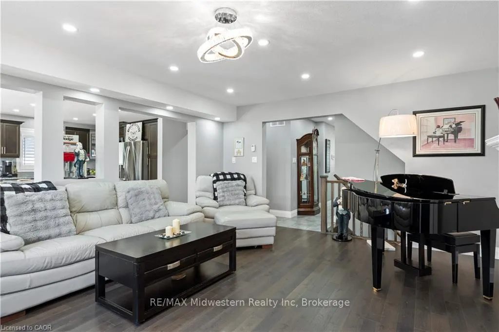Photo 26 of 122 Bridge Crescent, Minto — HOMEH