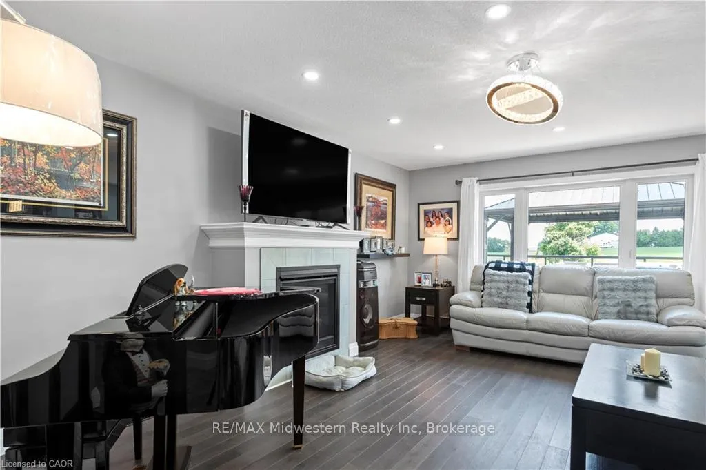 Photo 27 of 122 Bridge Crescent, Minto — HOMEH
