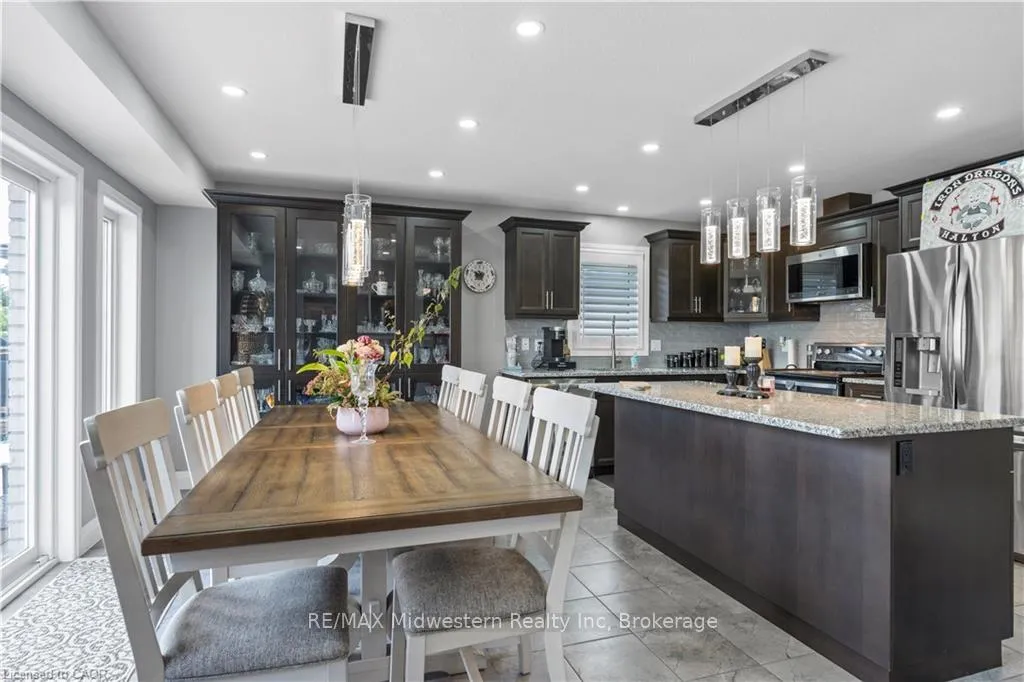 Photo 32 of 122 Bridge Crescent, Minto — HOMEH