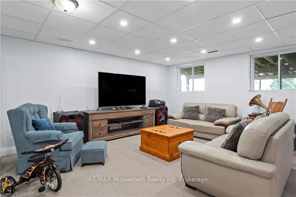 Photo 35 of 122 Bridge Crescent, Minto — HOMEH