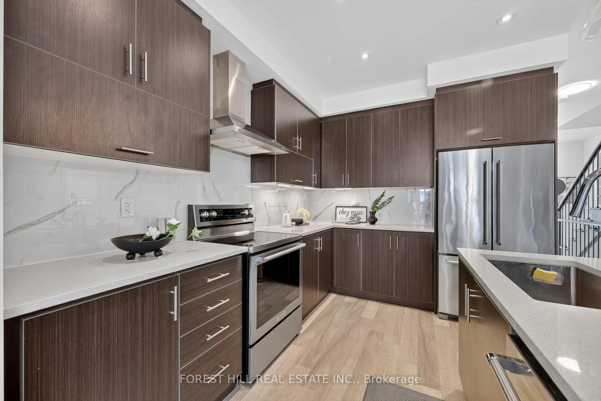 Photo 14 of 96 Salterton Circle, Vaughan, Rural Vaughan — HOMEH