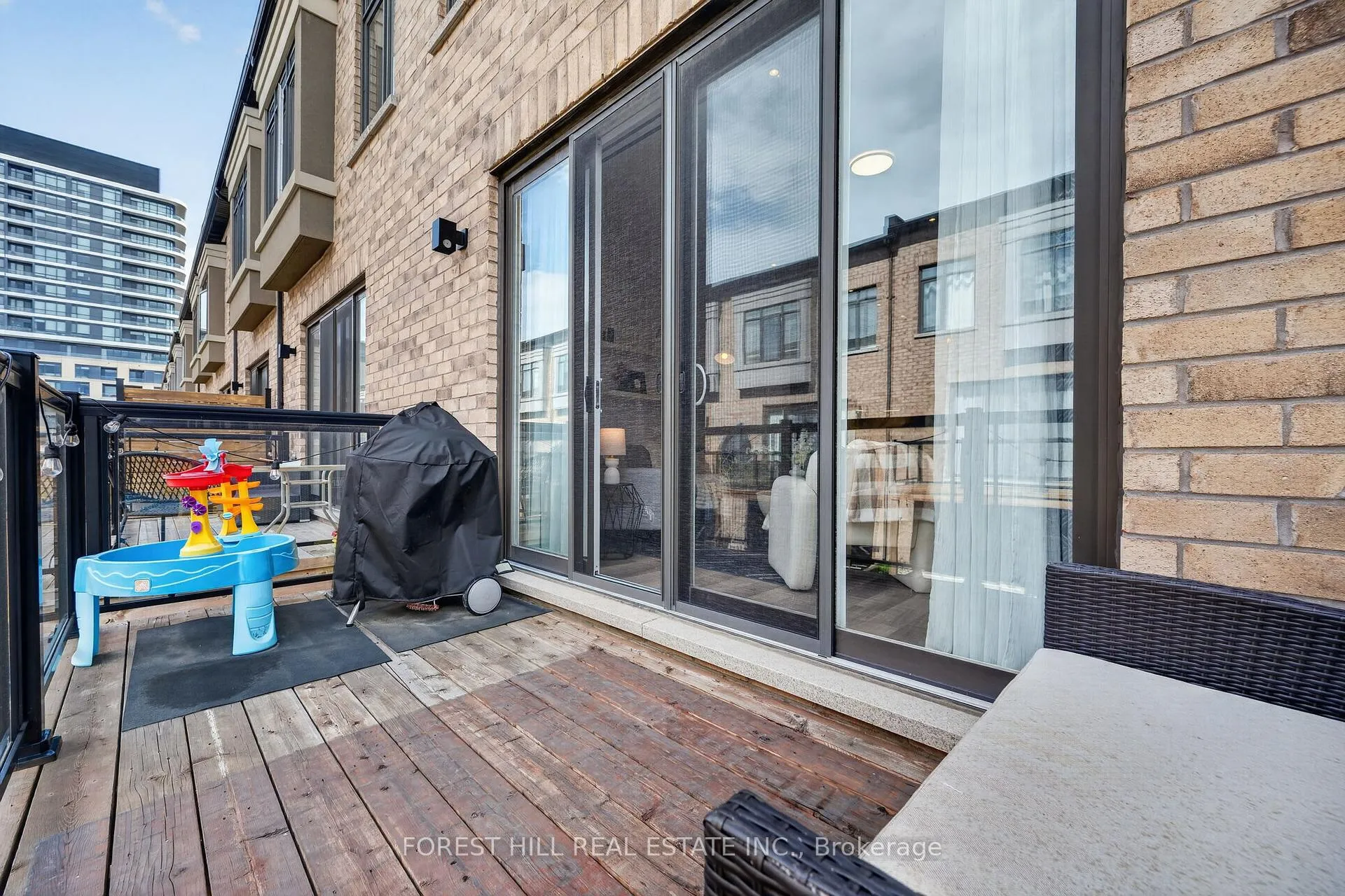 Photo 20 of 96 Salterton Circle, Vaughan, Rural Vaughan — HOMEH