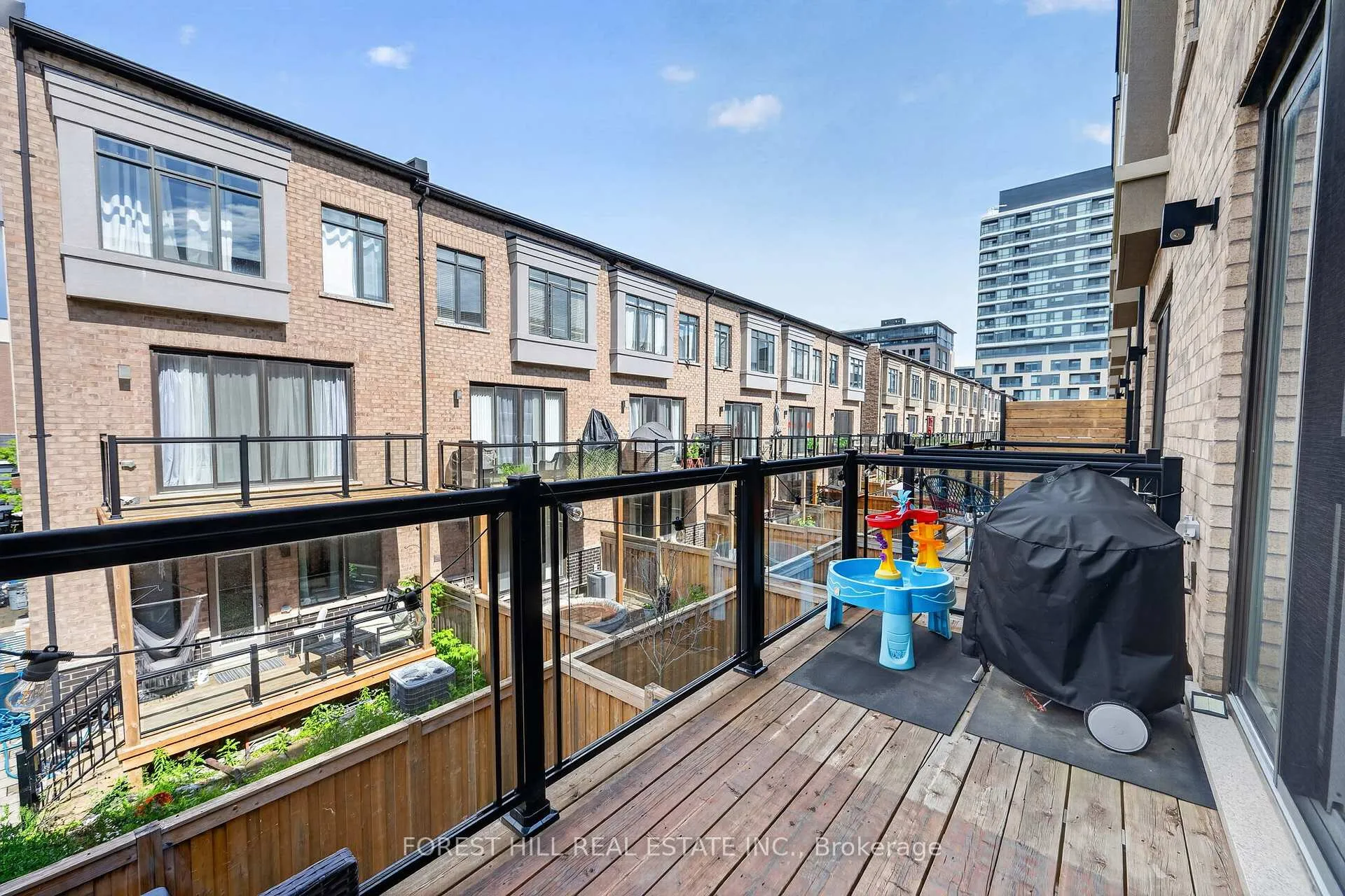 Photo 21 of 96 Salterton Circle, Vaughan, Rural Vaughan — HOMEH