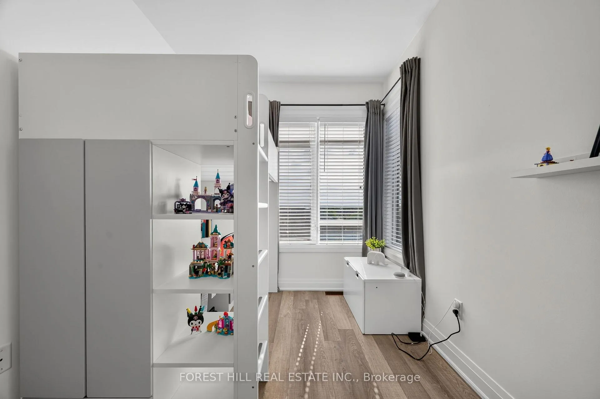 Photo 32 of 96 Salterton Circle, Vaughan, Rural Vaughan — HOMEH