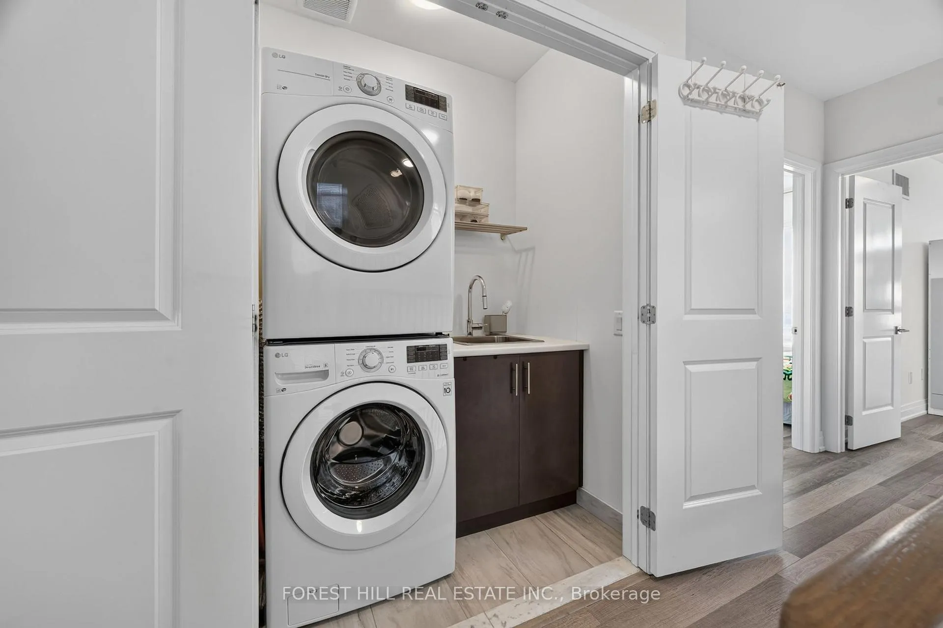 Photo 34 of 96 Salterton Circle, Vaughan, Rural Vaughan — HOMEH