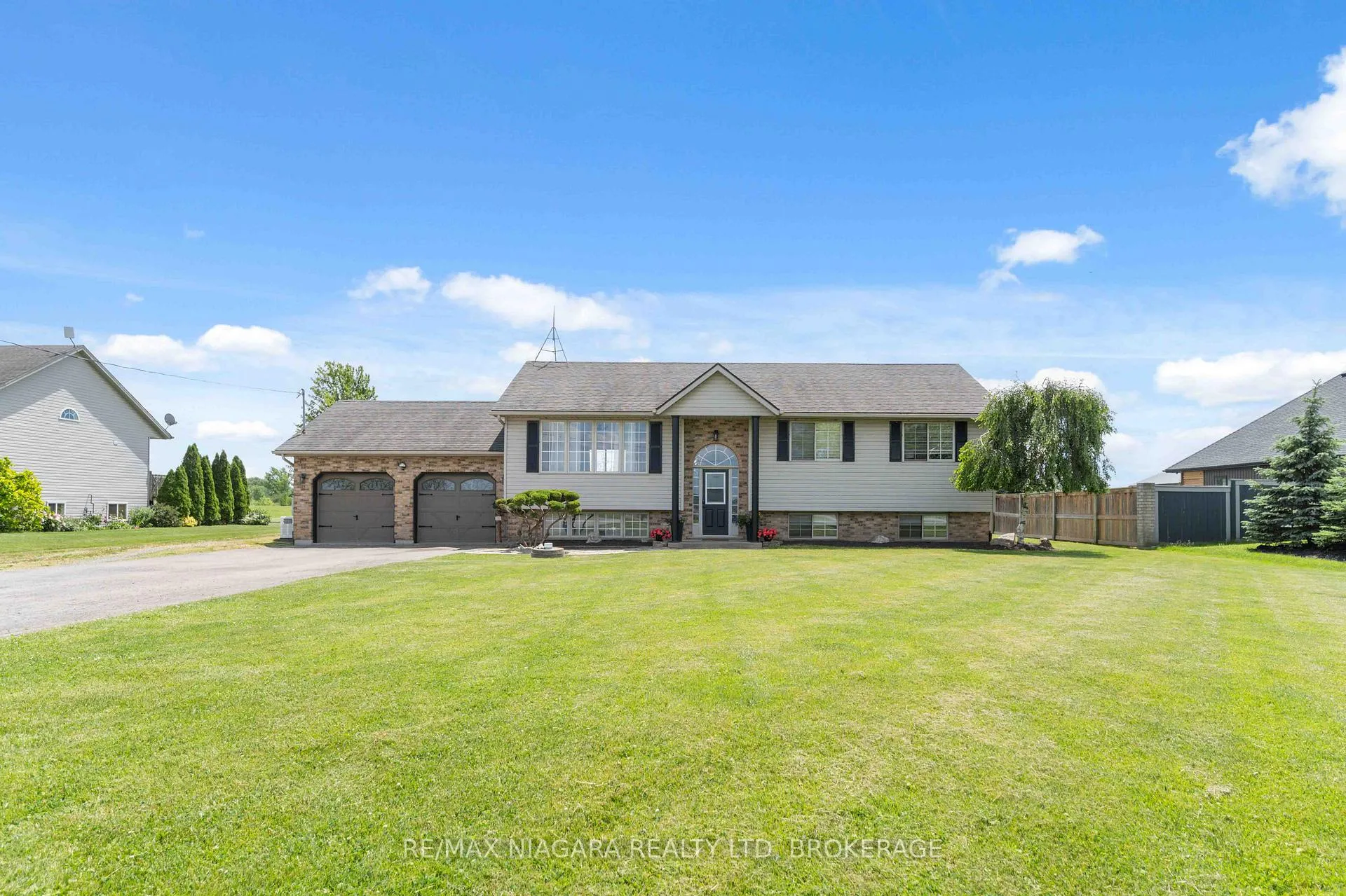 Photo 1 of 661 Carl Road, Welland, Cooks Mills — HOMEH