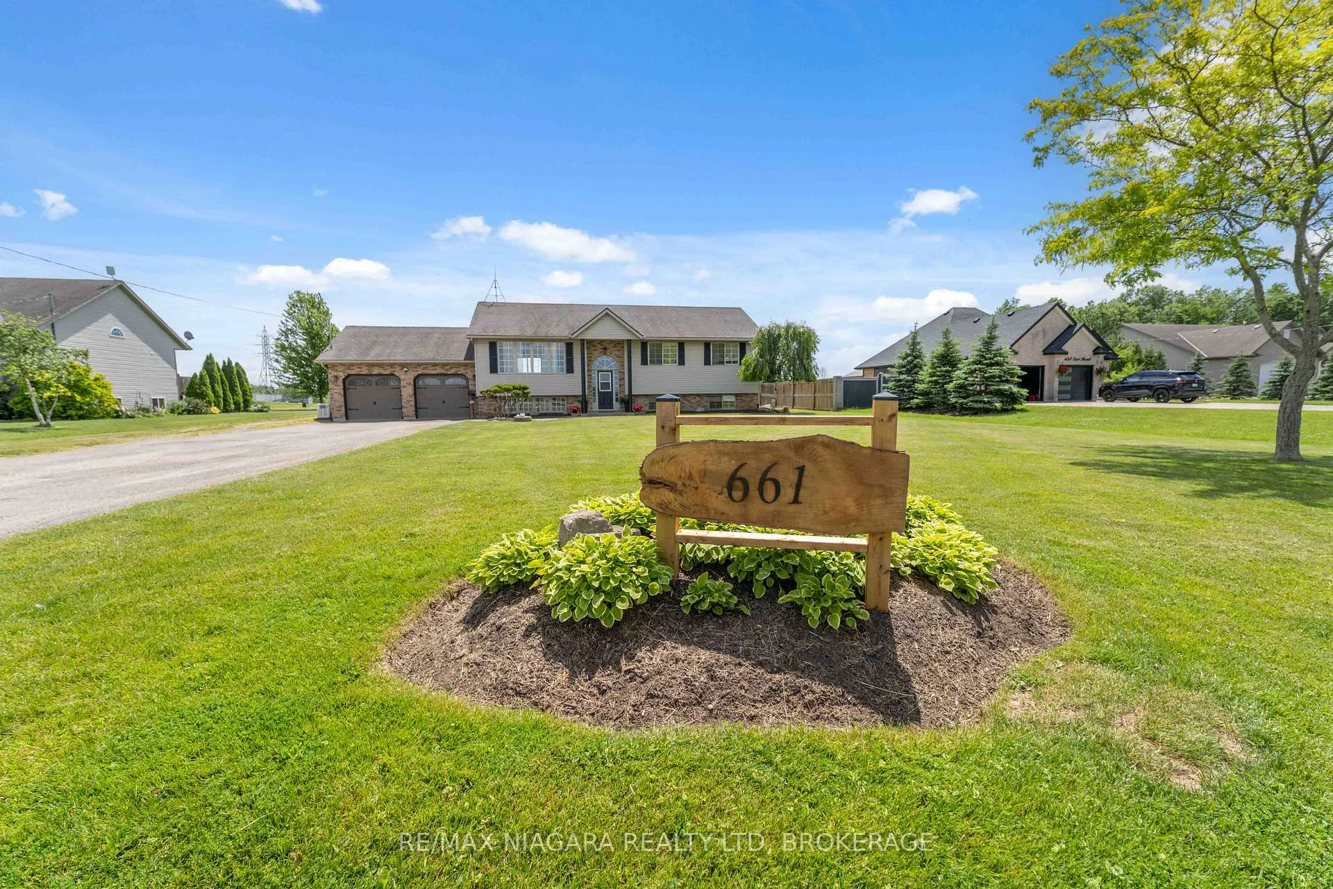 Photo 2 of 661 Carl Road, Welland, Cooks Mills — HOMEH