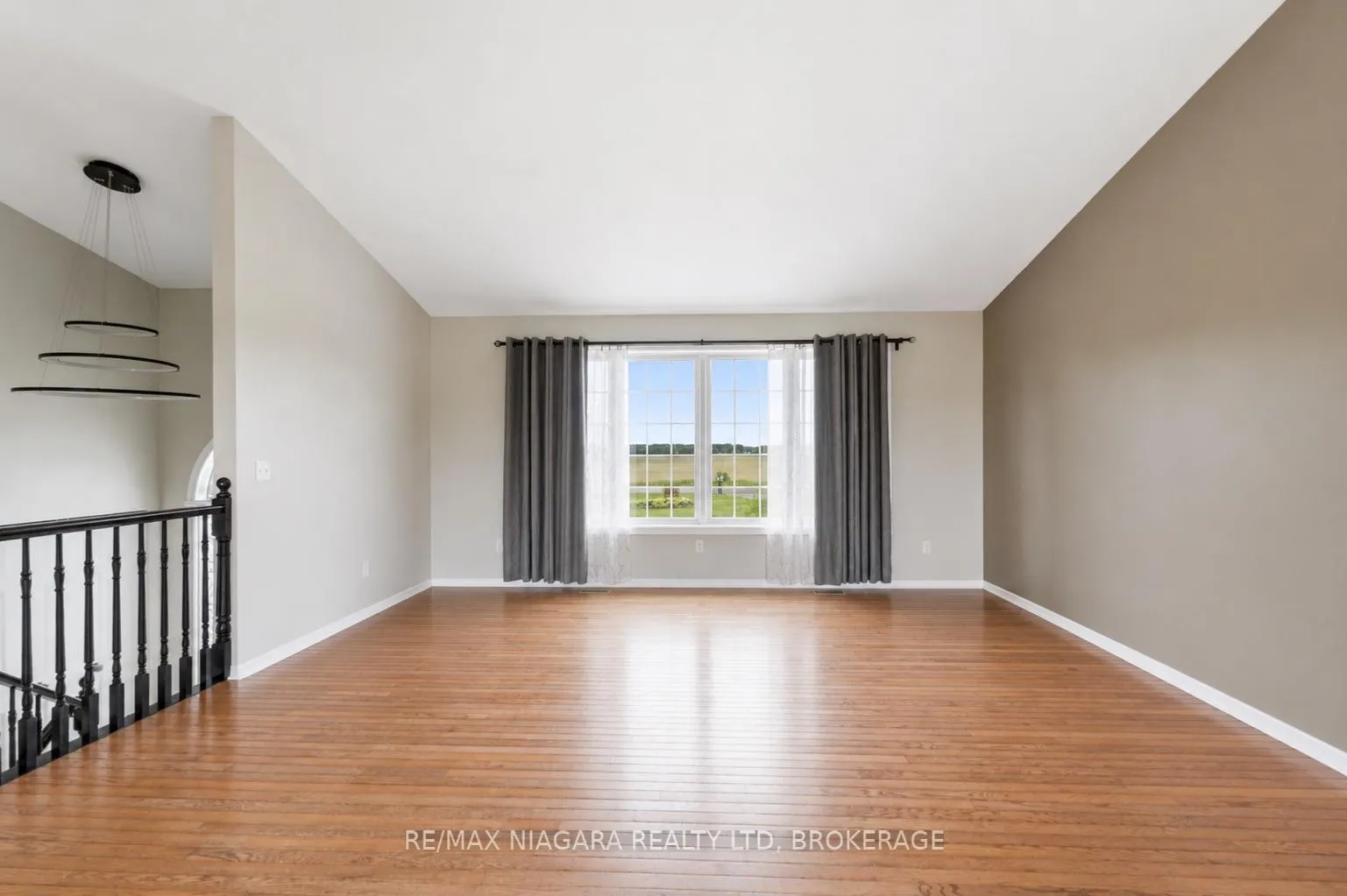 Photo 10 of 661 Carl Road, Welland, Cooks Mills — HOMEH