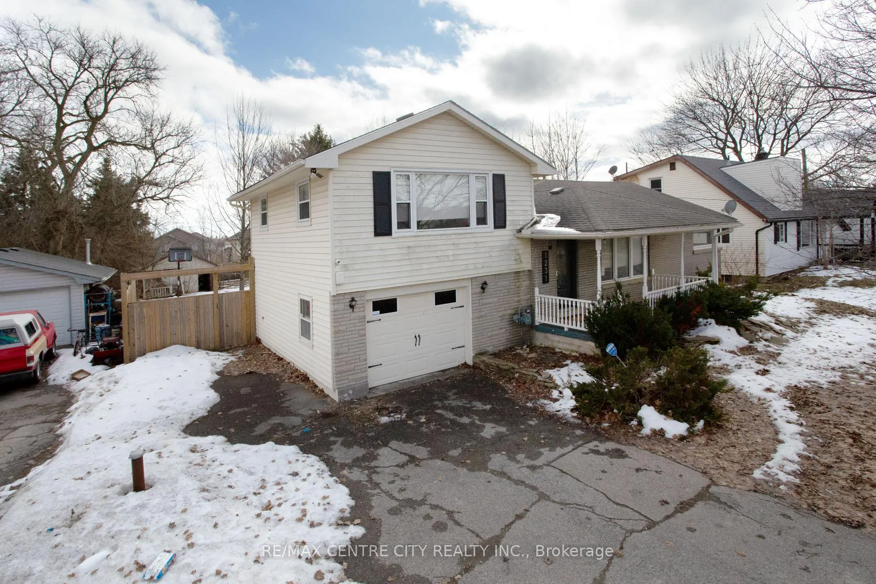 Photo 43 of 1231 Sunningdale Road E, London, North C — HOMEH