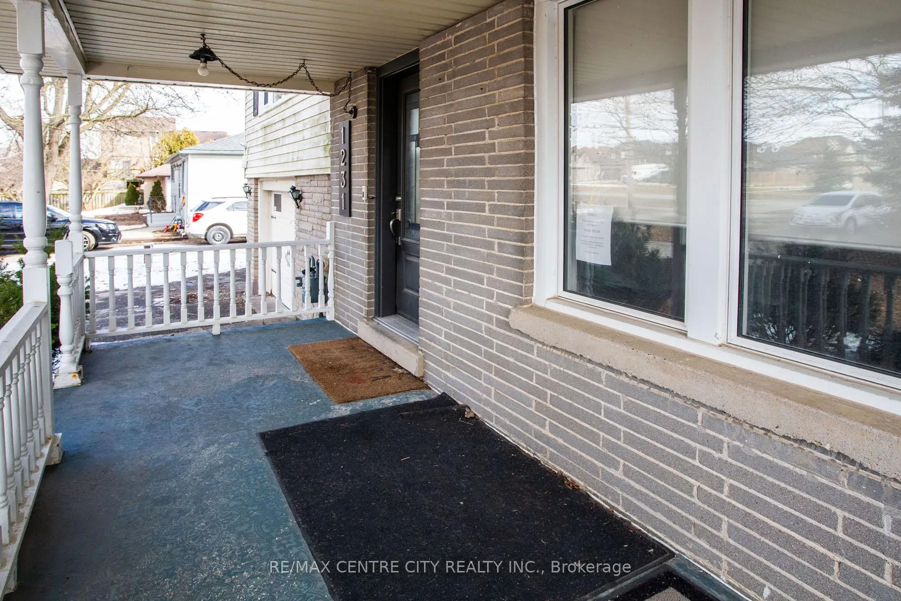 Photo 2 of 1231 Sunningdale Road E, London, North C — HOMEH