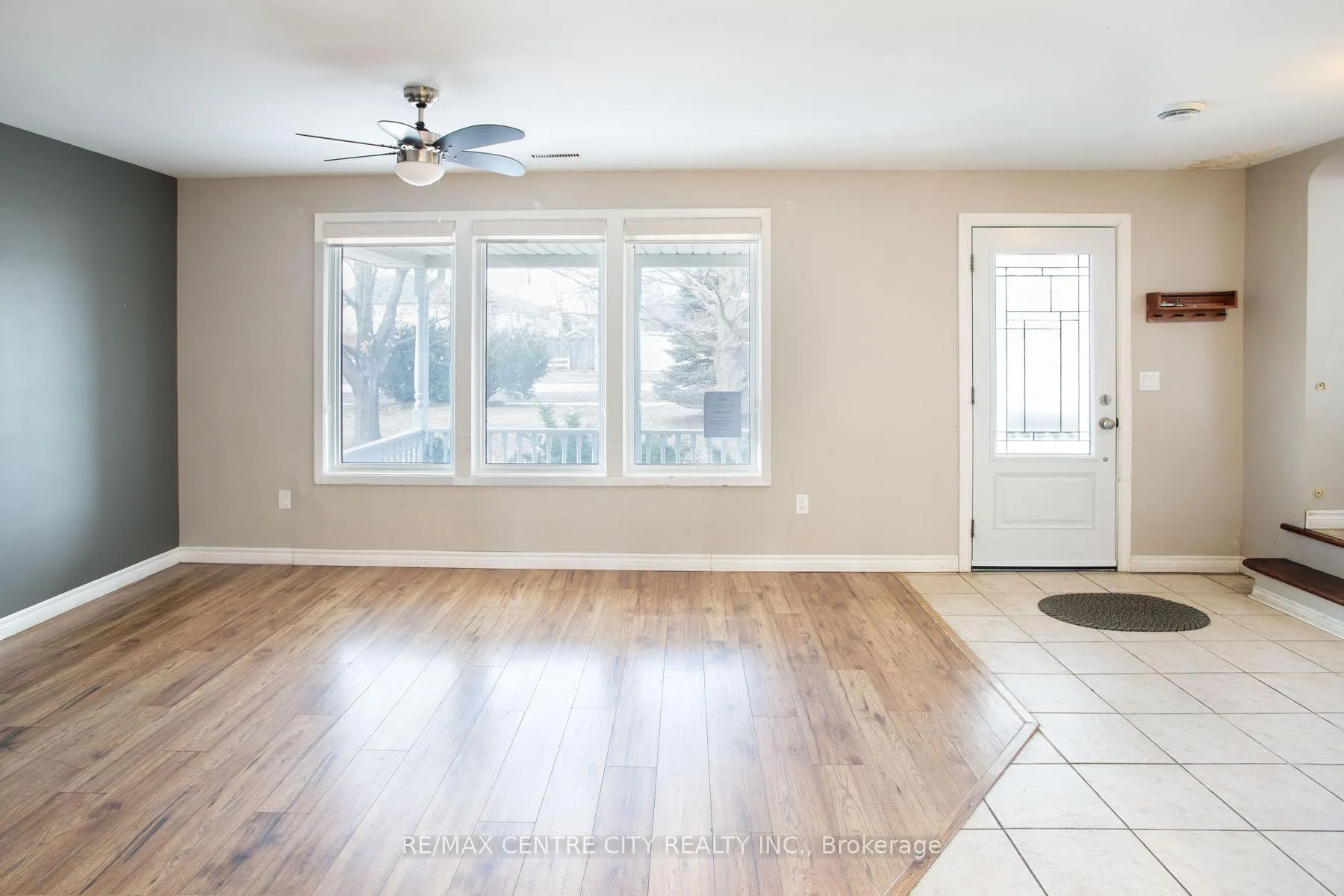 Photo 4 of 1231 Sunningdale Road E, London, North C — HOMEH