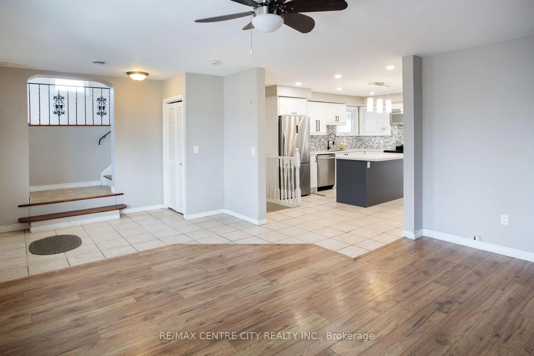Photo 6 of 1231 Sunningdale Road E, London, North C — HOMEH