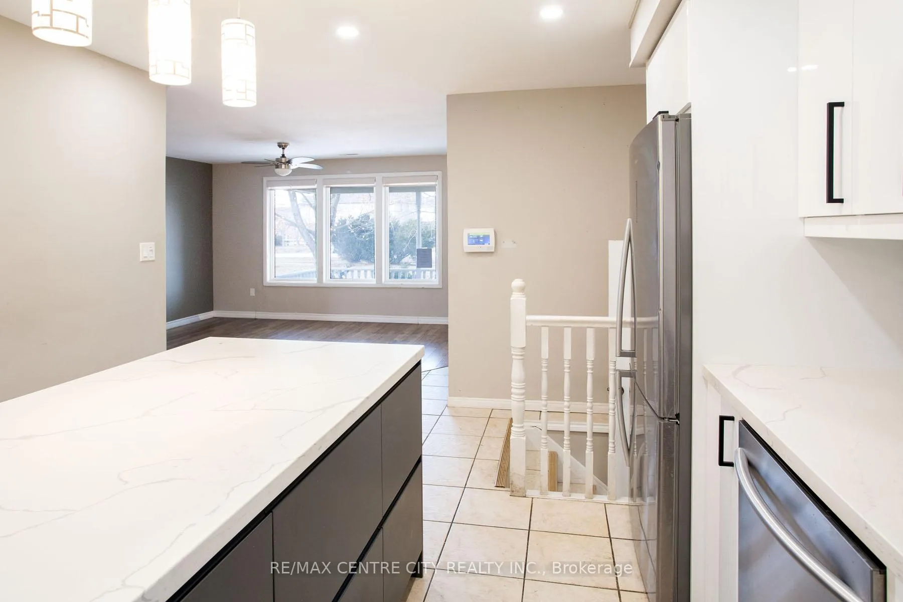 Photo 10 of 1231 Sunningdale Road E, London, North C — HOMEH