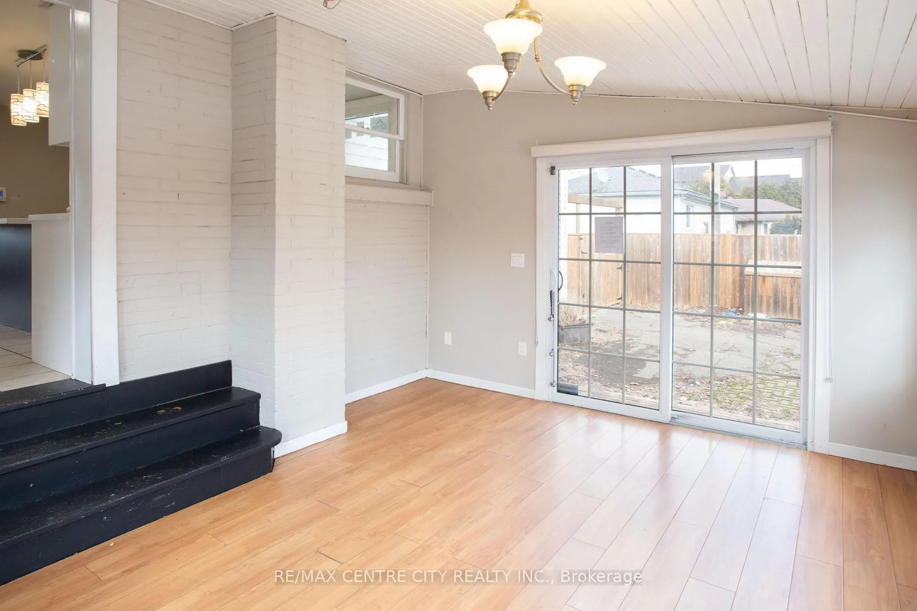 Photo 11 of 1231 Sunningdale Road E, London, North C — HOMEH