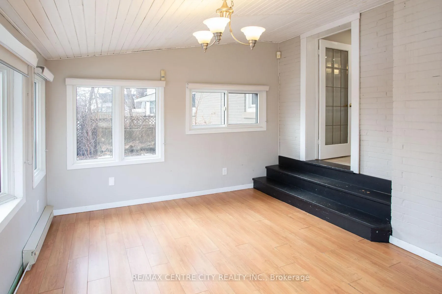 Photo 12 of 1231 Sunningdale Road E, London, North C — HOMEH