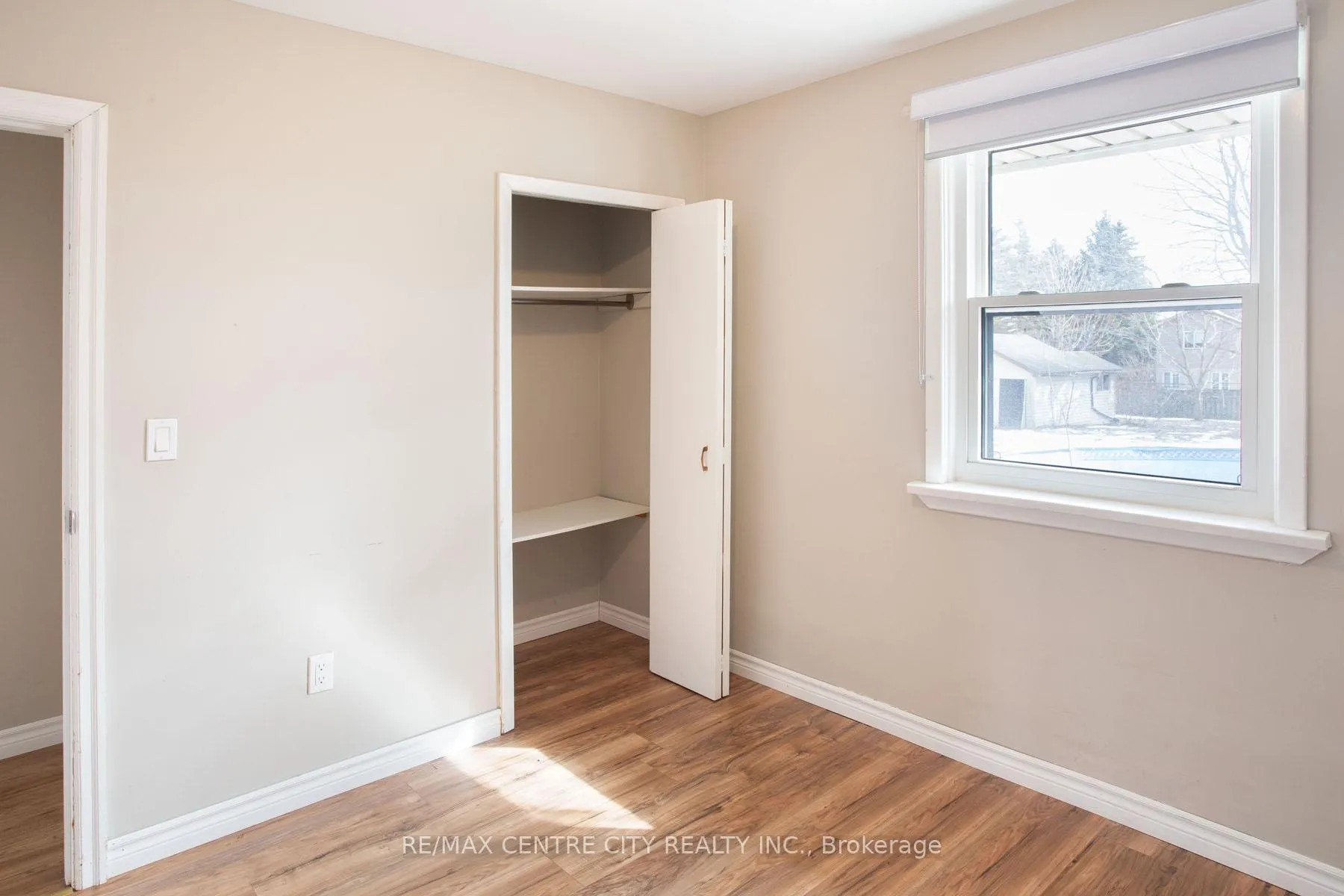 Photo 18 of 1231 Sunningdale Road E, London, North C — HOMEH