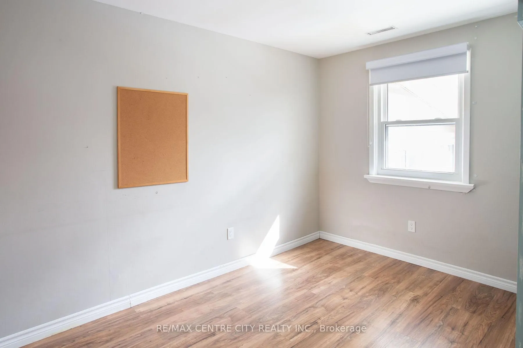 Photo 19 of 1231 Sunningdale Road E, London, North C — HOMEH