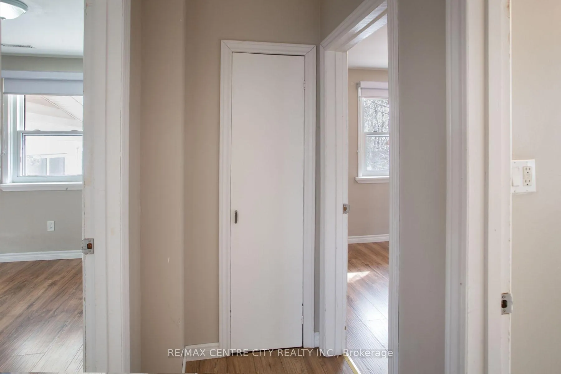 Photo 22 of 1231 Sunningdale Road E, London, North C — HOMEH