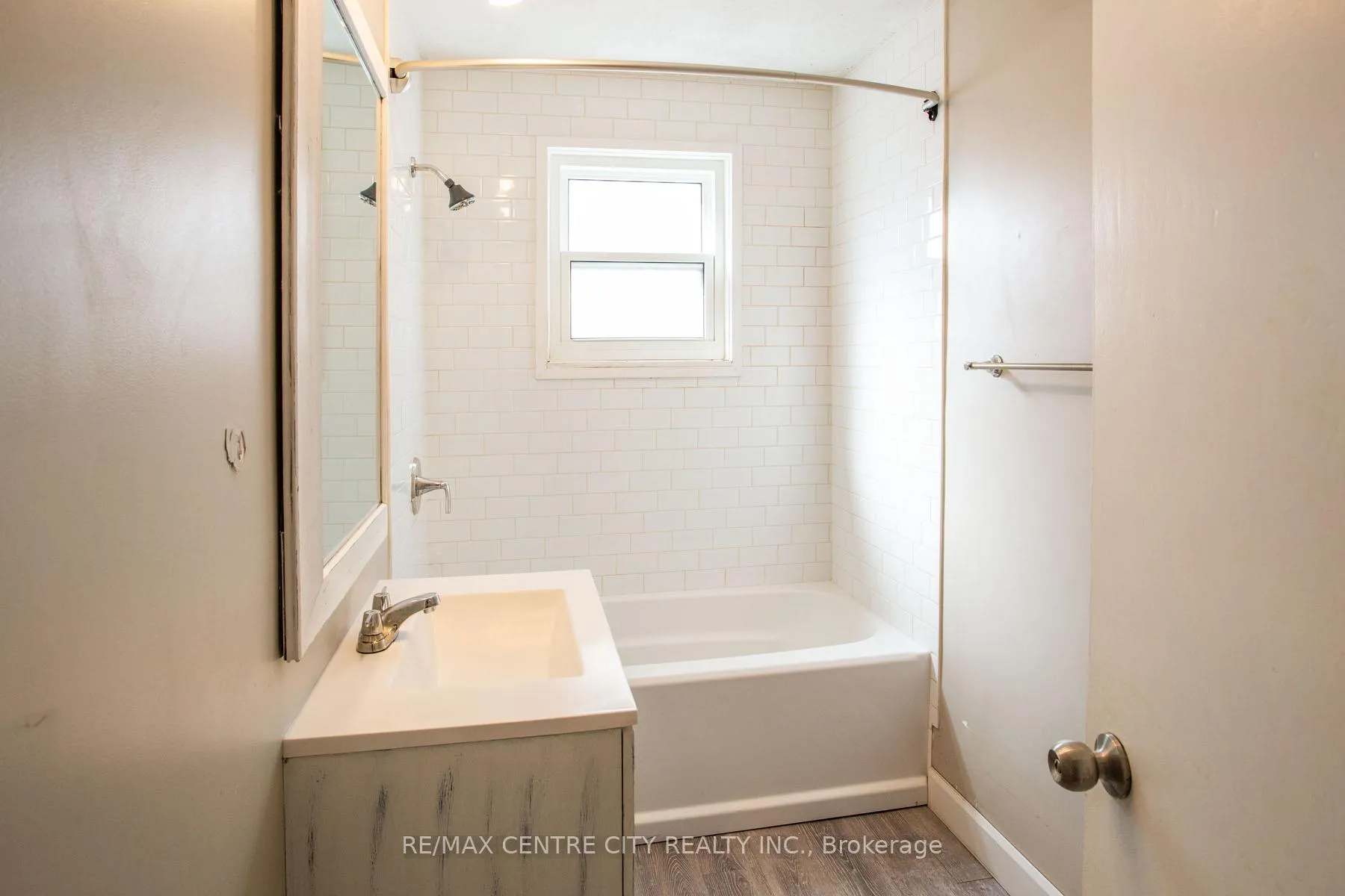 Photo 23 of 1231 Sunningdale Road E, London, North C — HOMEH
