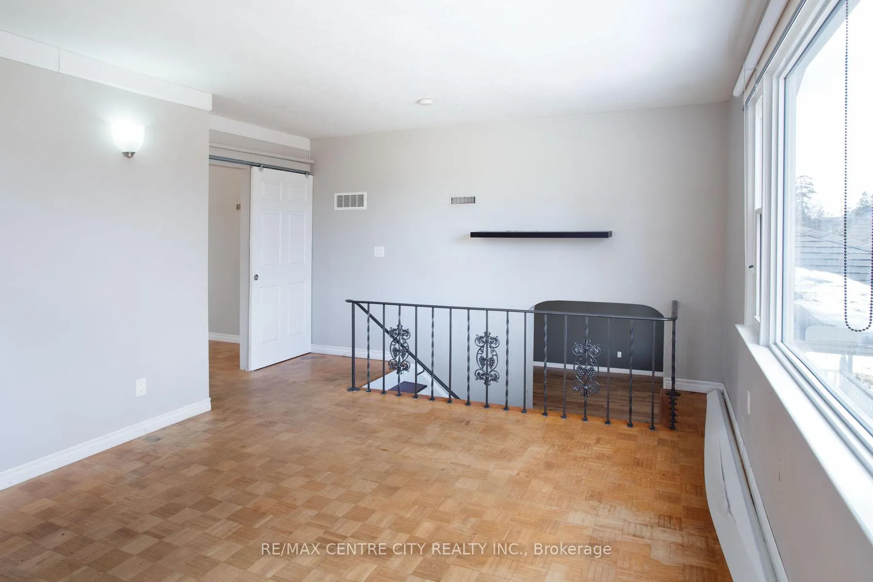 Photo 27 of 1231 Sunningdale Road E, London, North C — HOMEH