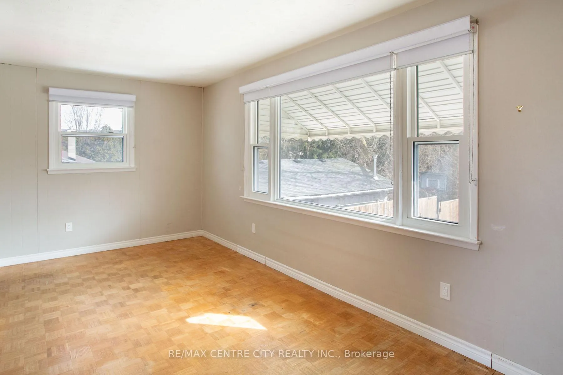 Photo 28 of 1231 Sunningdale Road E, London, North C — HOMEH