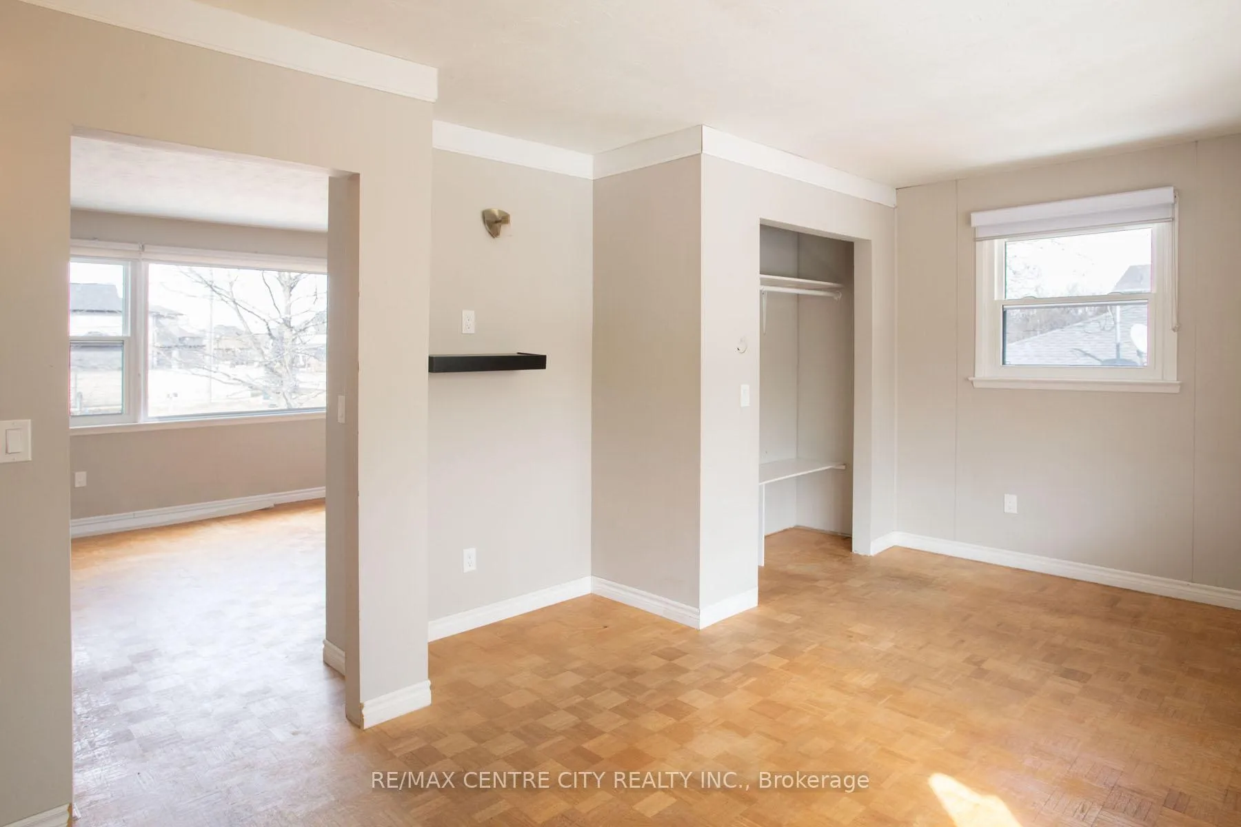 Photo 29 of 1231 Sunningdale Road E, London, North C — HOMEH