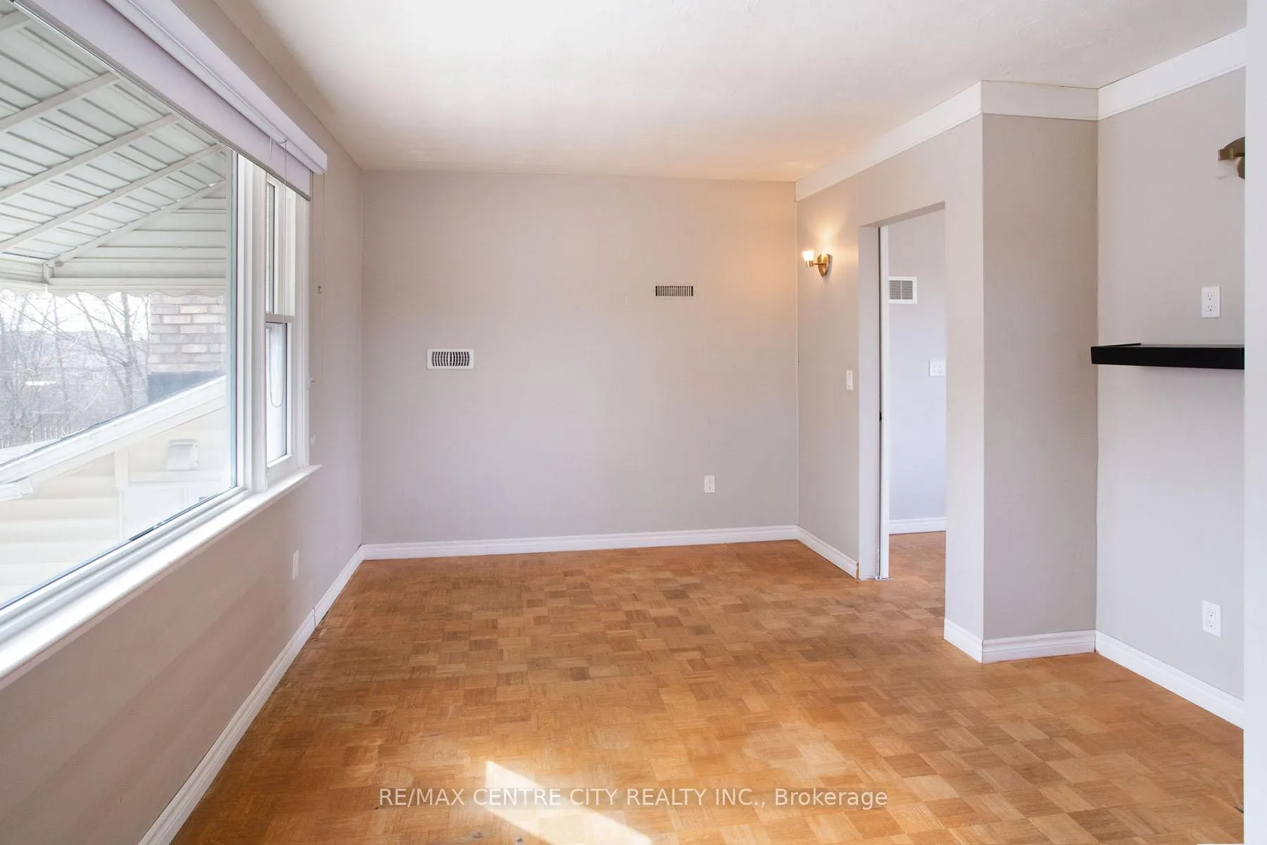 Photo 30 of 1231 Sunningdale Road E, London, North C — HOMEH