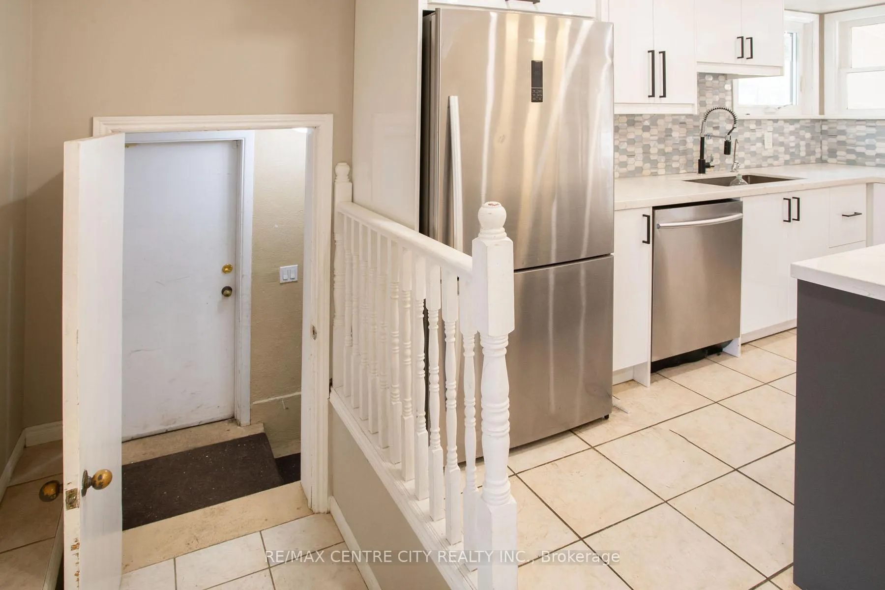 Photo 31 of 1231 Sunningdale Road E, London, North C — HOMEH