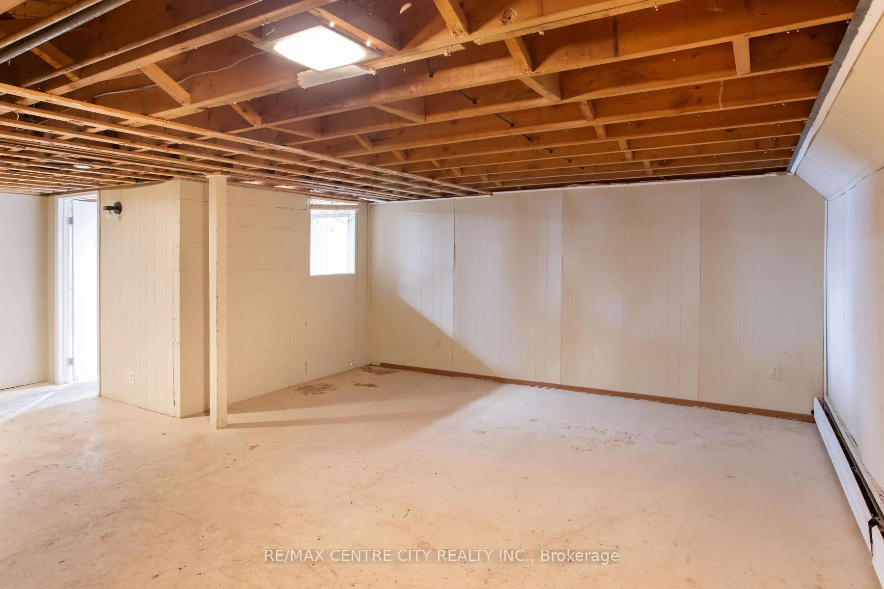 Photo 33 of 1231 Sunningdale Road E, London, North C — HOMEH