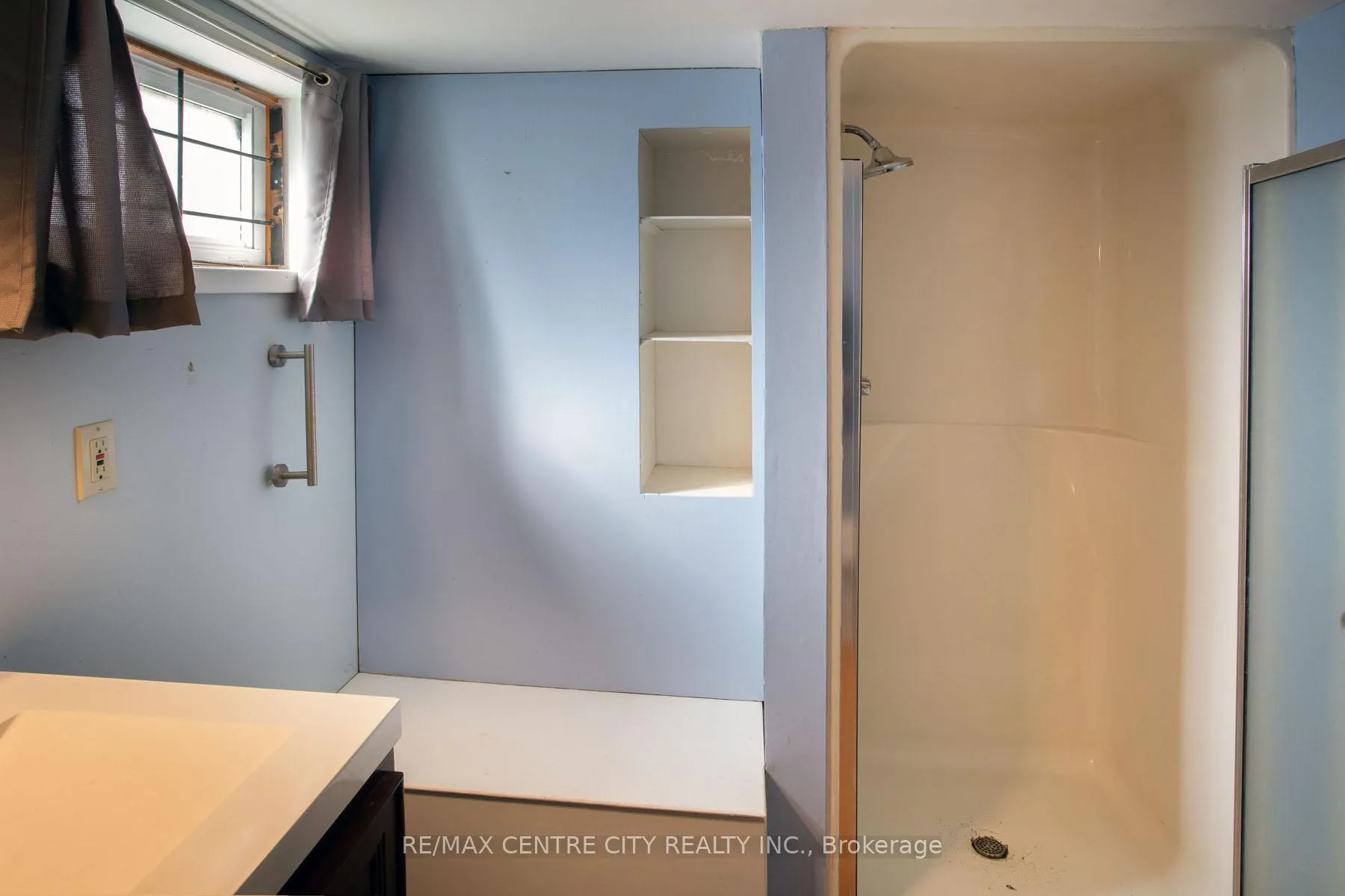 Photo 36 of 1231 Sunningdale Road E, London, North C — HOMEH