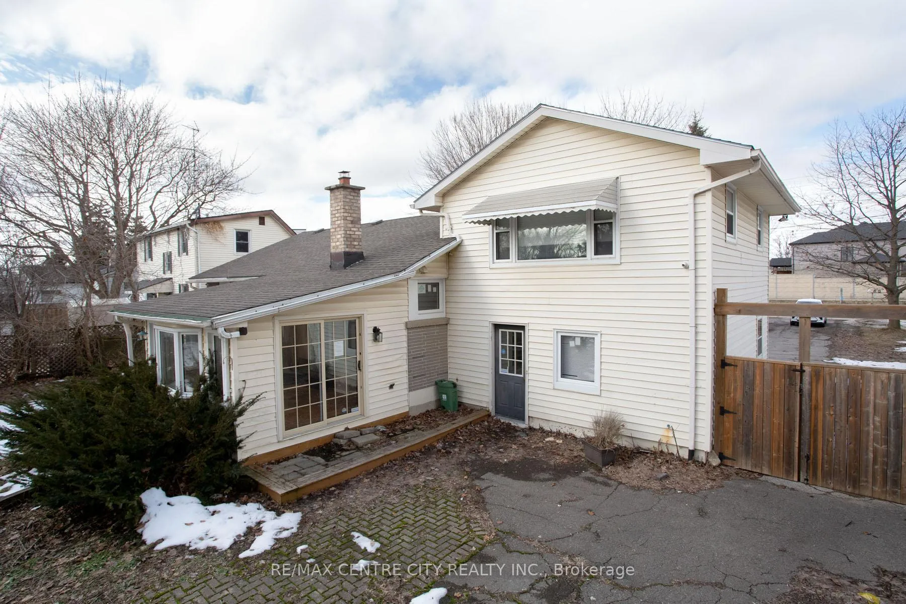 Photo 40 of 1231 Sunningdale Road E, London, North C — HOMEH