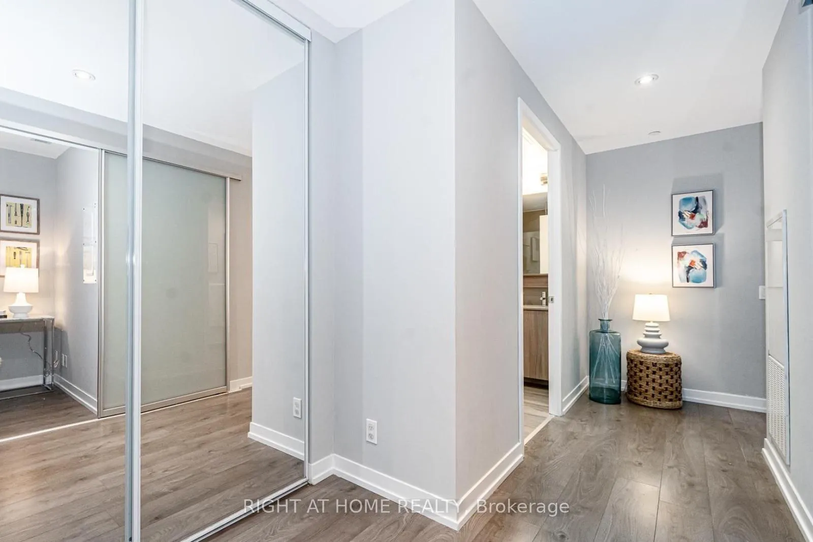 Photo 10 of Unit 5608, 950 Portage Parkway, Vaughan, Vaughan Corporate Centre — HOMEH