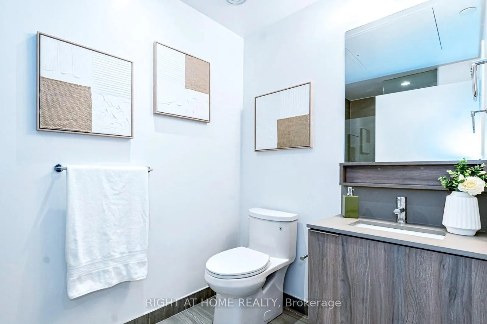 Photo 24 of Unit 5608, 950 Portage Parkway, Vaughan, Vaughan Corporate Centre — HOMEH
