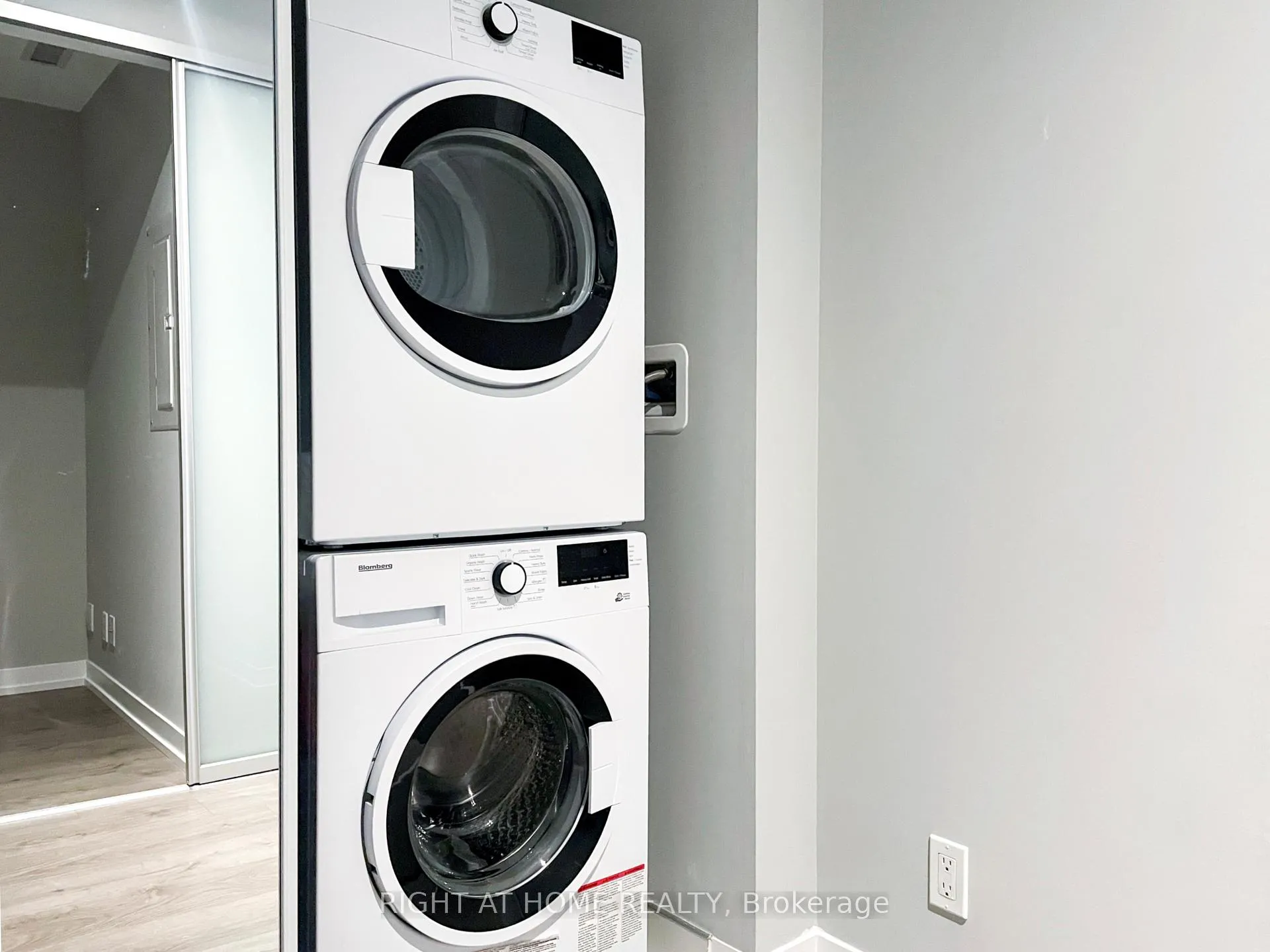 Photo 26 of Unit 5608, 950 Portage Parkway, Vaughan, Vaughan Corporate Centre — HOMEH