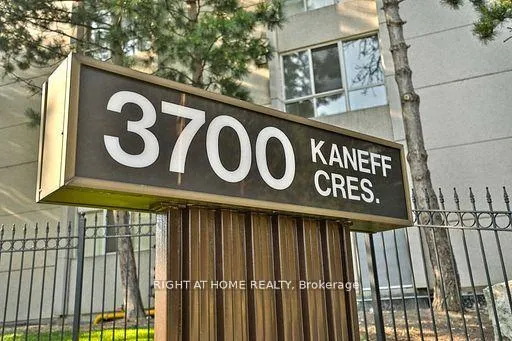 Photo 2 of Unit SPH8, 3700 Kaneff Crescent, Mississauga, Mississauga Valleys — HOMEH