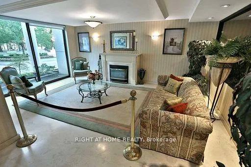Photo 6 of Unit SPH8, 3700 Kaneff Crescent, Mississauga, Mississauga Valleys — HOMEH
