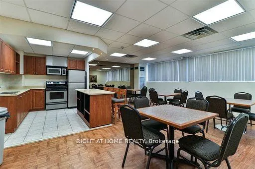 Photo 29 of Unit SPH8, 3700 Kaneff Crescent, Mississauga, Mississauga Valleys — HOMEH