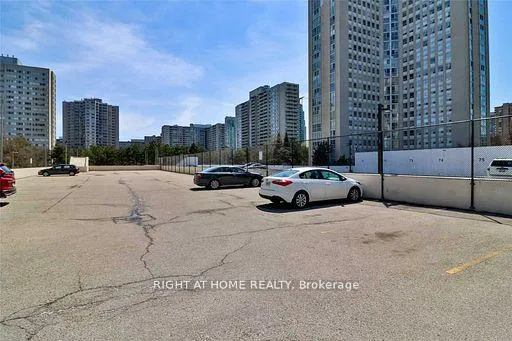 Photo 33 of Unit SPH8, 3700 Kaneff Crescent, Mississauga, Mississauga Valleys — HOMEH