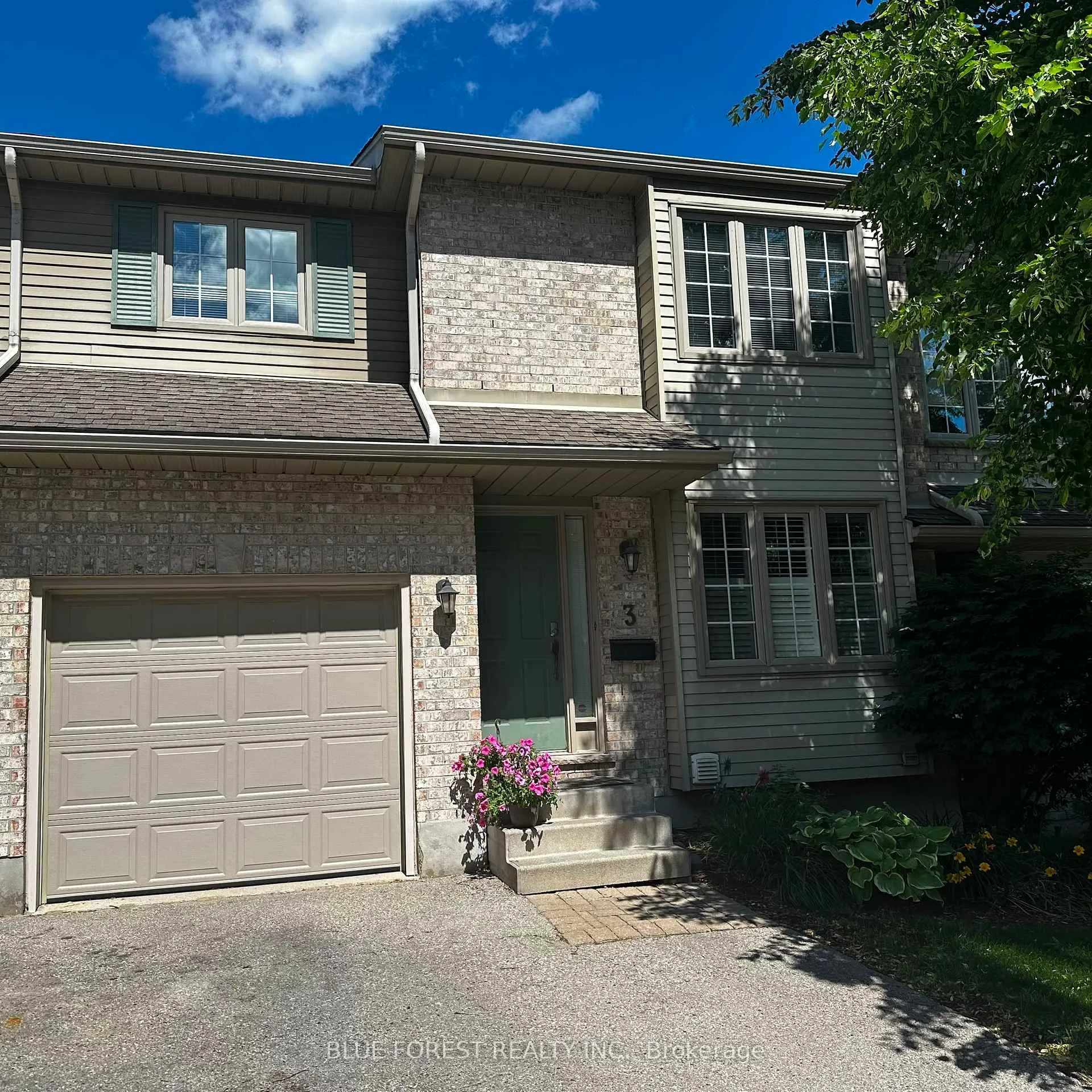 Photo of Unit 3, 410 Ambleside Drive