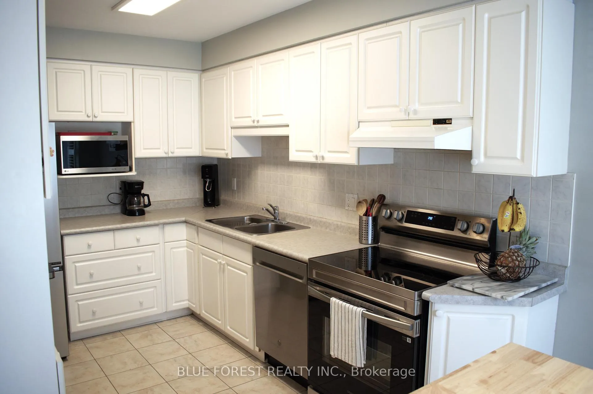 Photo 3 of Unit 3, 410 Ambleside Drive, London, North A — HOMEH