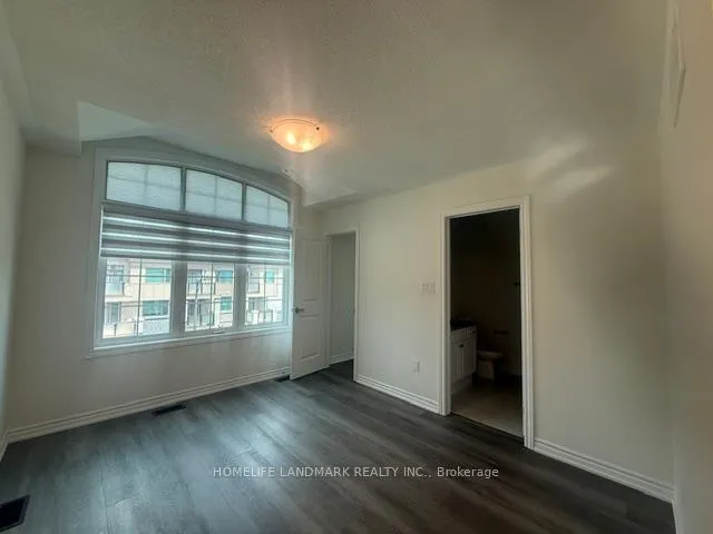 Photo 8 of 5 Thomas Frisby Jr Crescent, Markham, Victoria Square — HOMEH