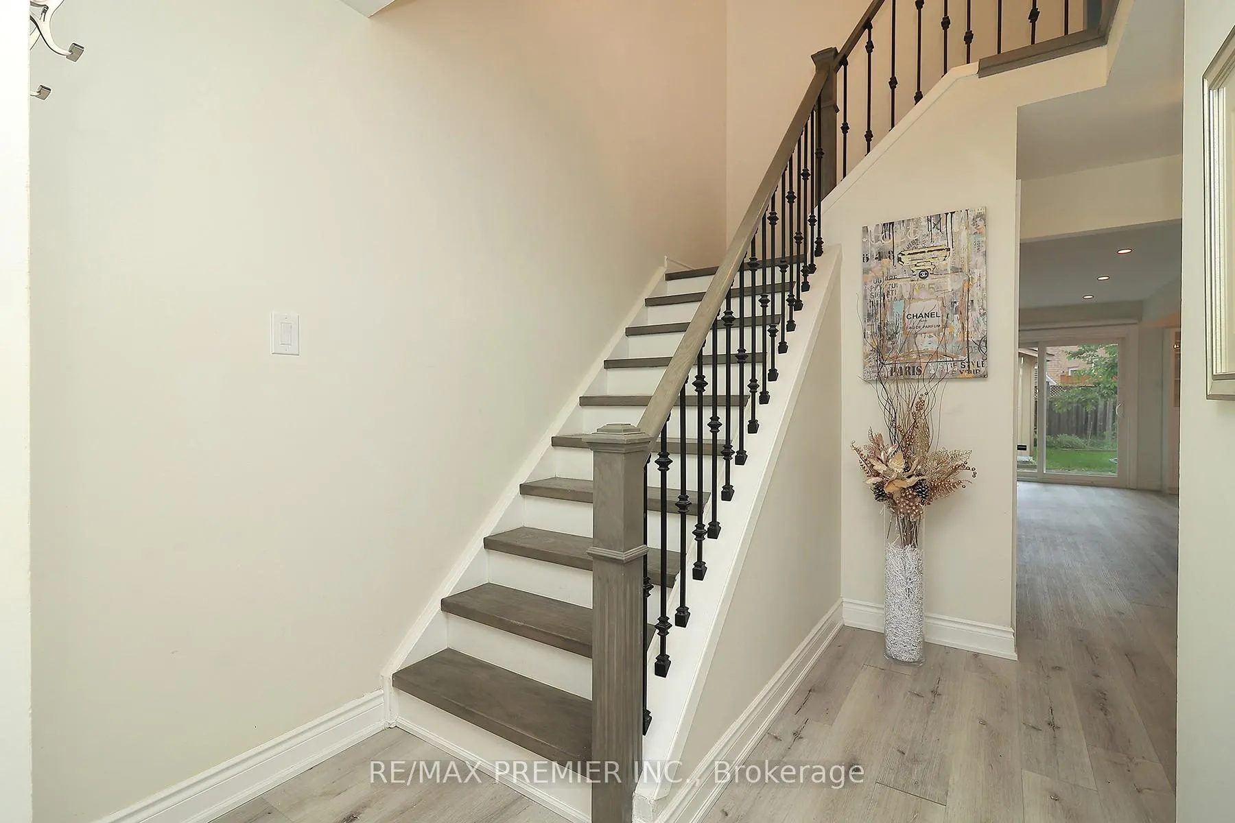Photo 3 of 27 Prairie Dunes Place, Vaughan, Glen Shields — HOMEH